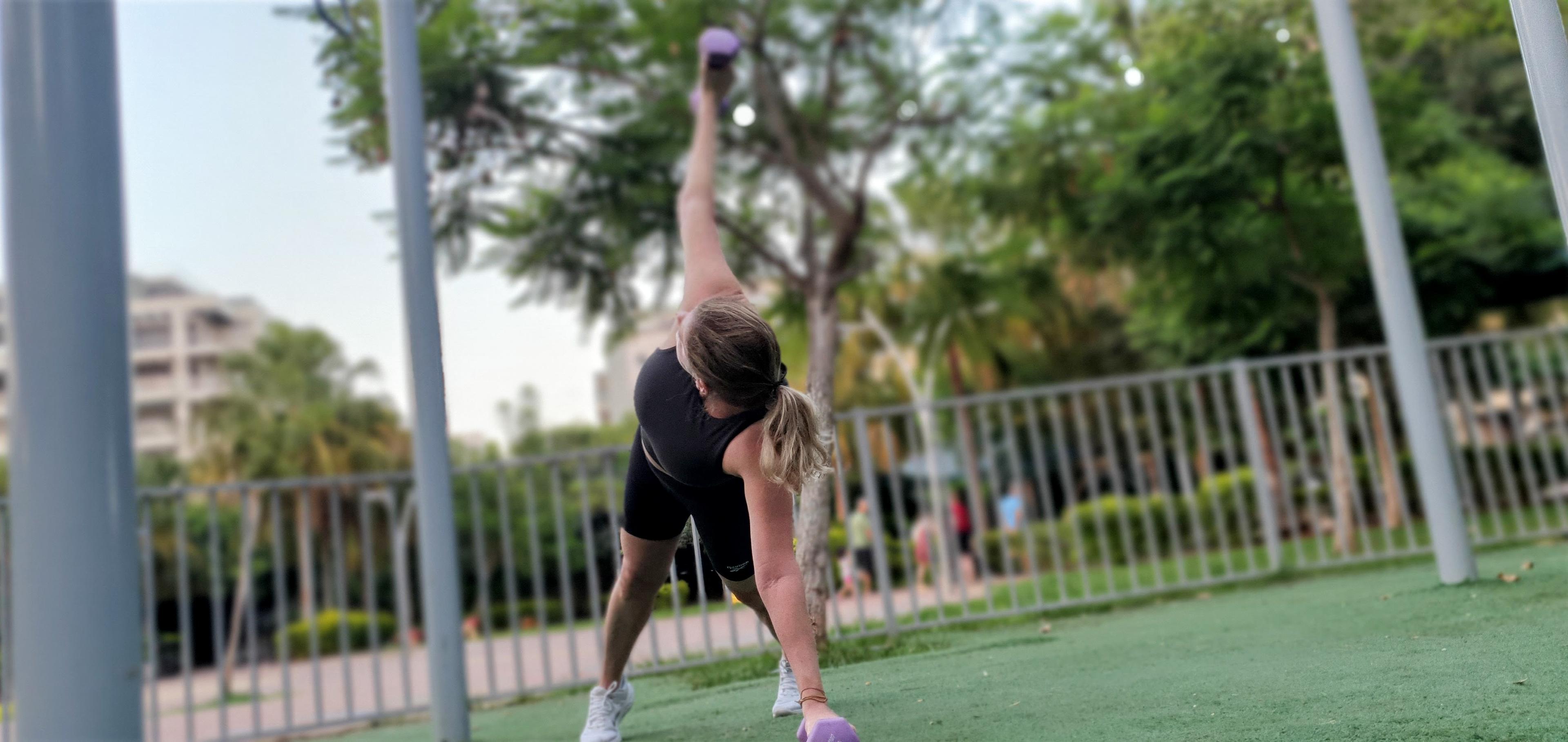 מאיה מאמנת בחוץ